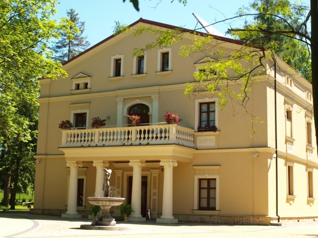 迪波维克i庄园酒店 Dębowiec 外观 照片